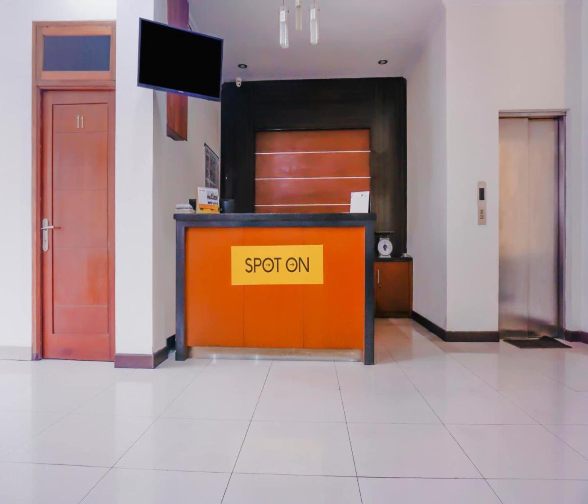 Oyo 2357 Syariah Grand Raudhah Jacarta Exterior foto