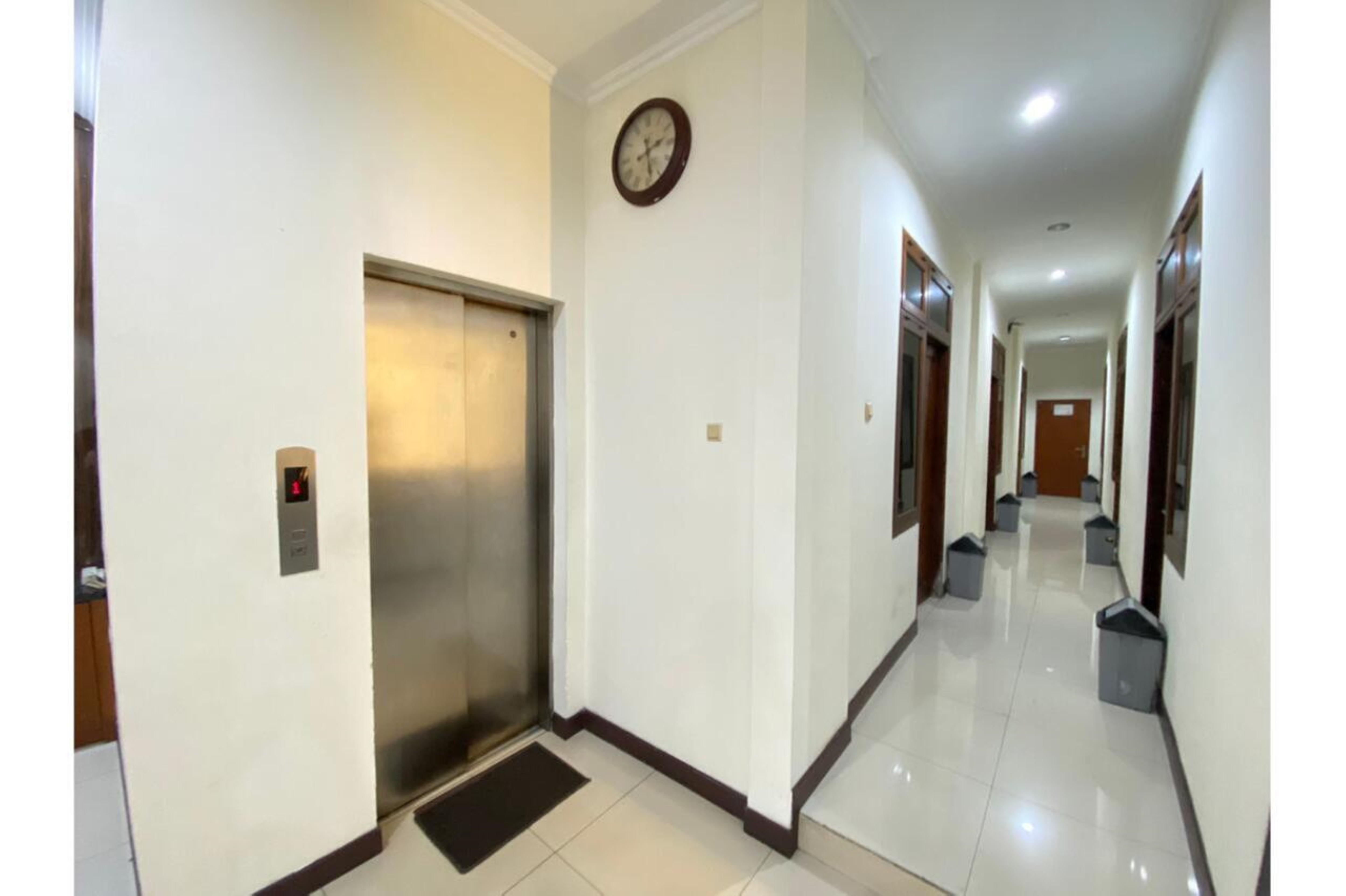 Oyo 2357 Syariah Grand Raudhah Jacarta Exterior foto